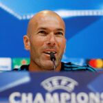 Zidane, durante la rueda de prensa posterior al entrenamiento realizado hoy en la Ciudad Deportiva de Valdebebas