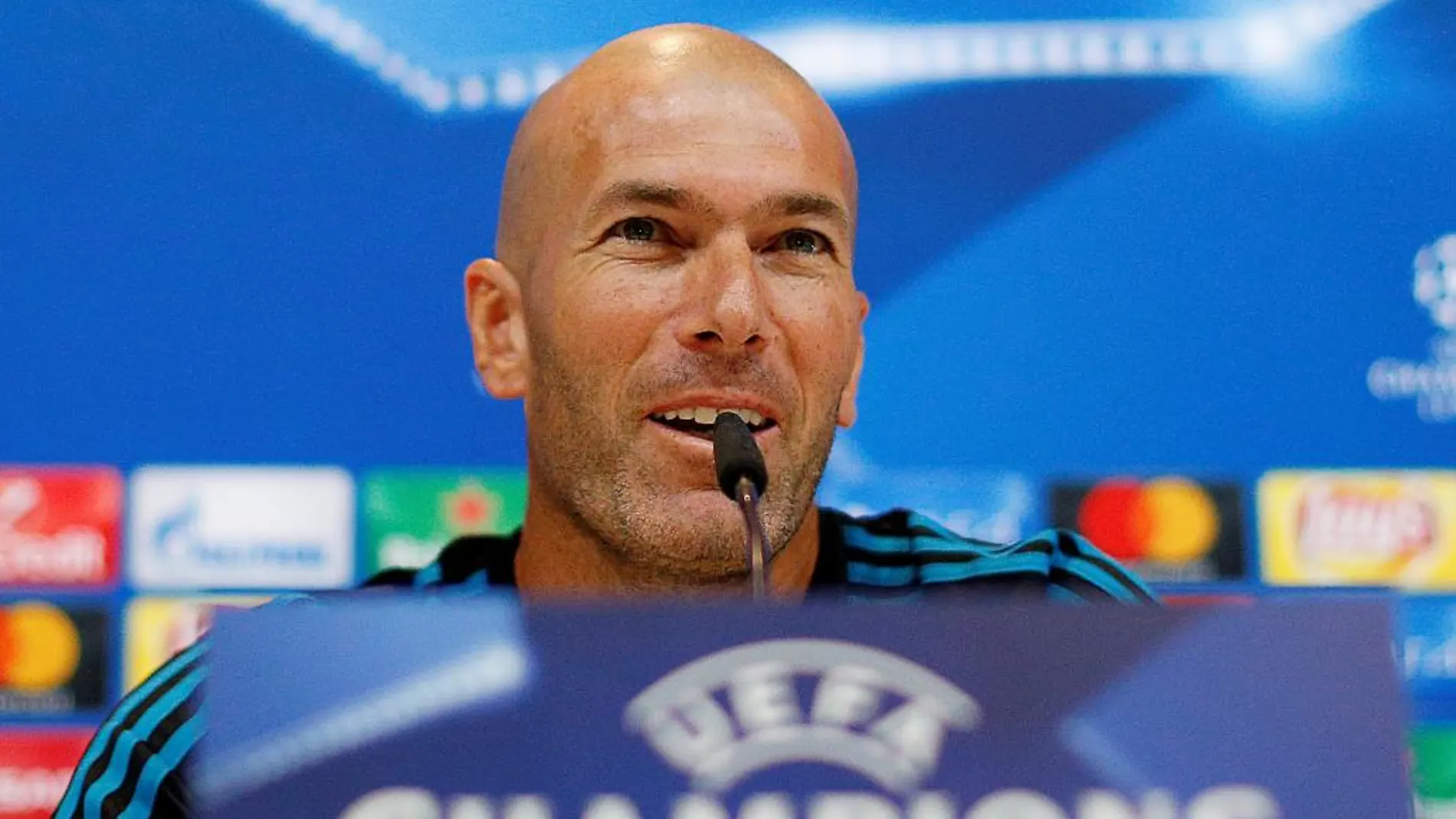 Zidane, durante la rueda de prensa posterior al entrenamiento realizado hoy en la Ciudad Deportiva de Valdebebas