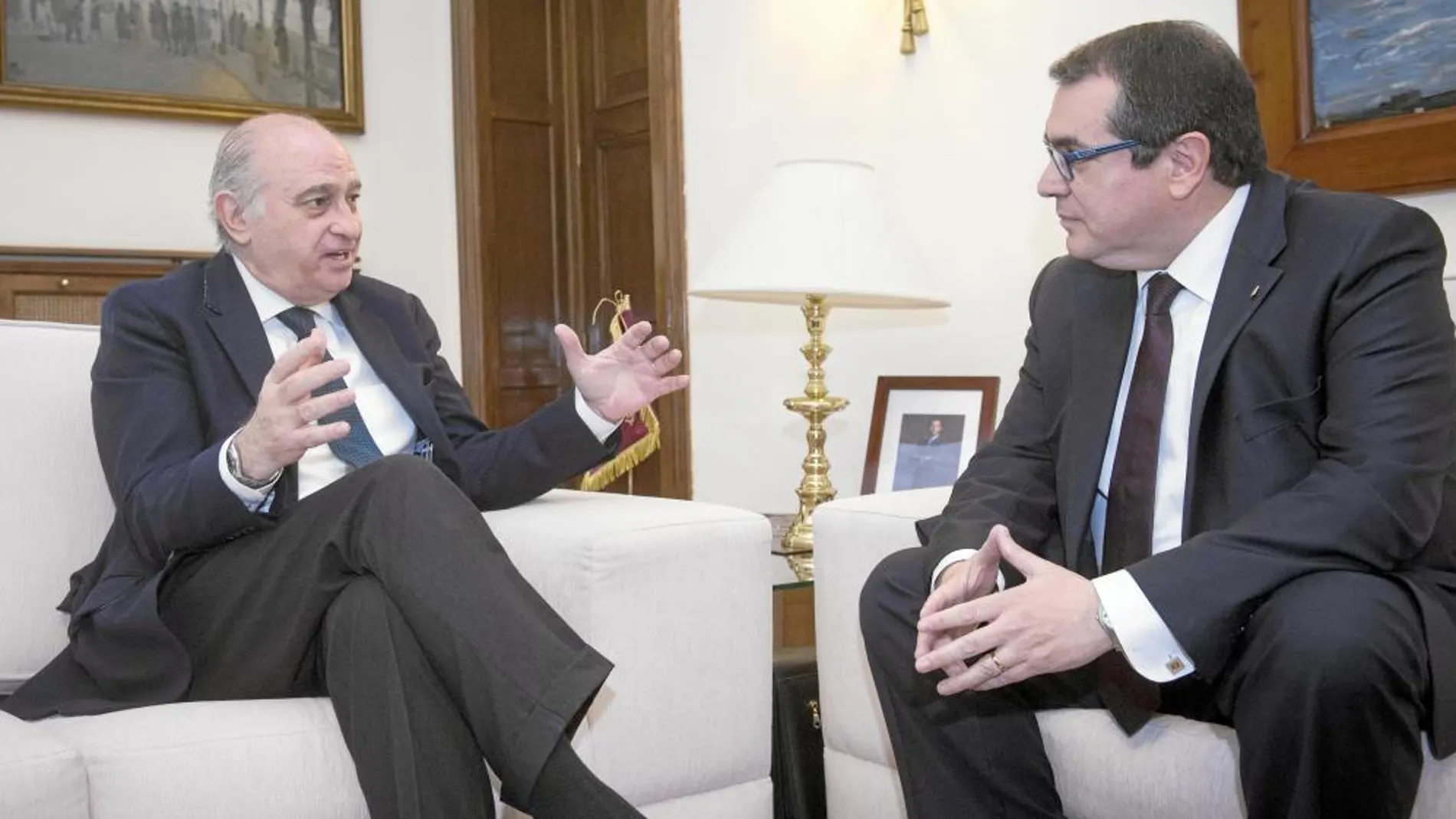 Jorge Fernández Díaz y el conseller Jordi Jané emprenden una etapa de diálogo entre ambos departamentos