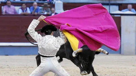 Farol de rodillas de José Garrido al sexto de la tarde en Las Ventas