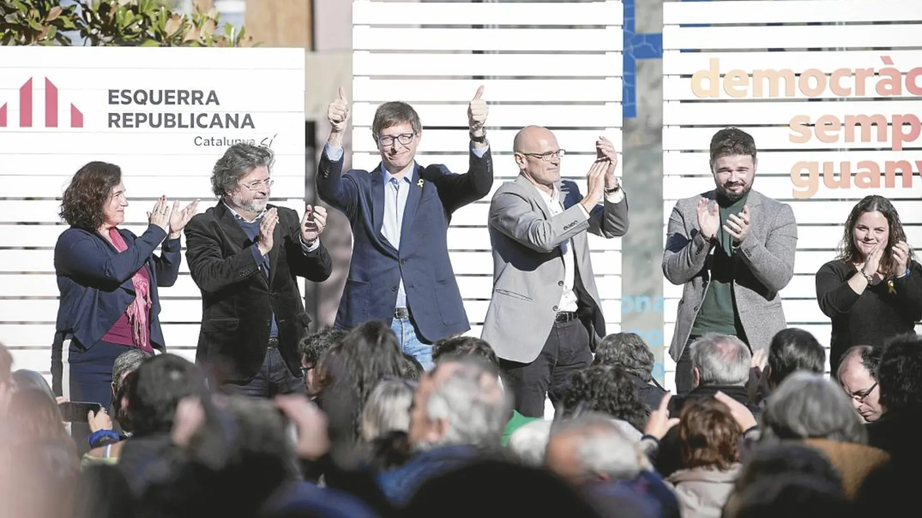 Imagen del acto de campaña de ayer de ERC, con Toni Castellà, Carles Mundó, Raül Romeva y Gabriel Rufián.