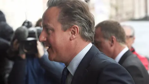 David Cameron llega a un acto de su partido