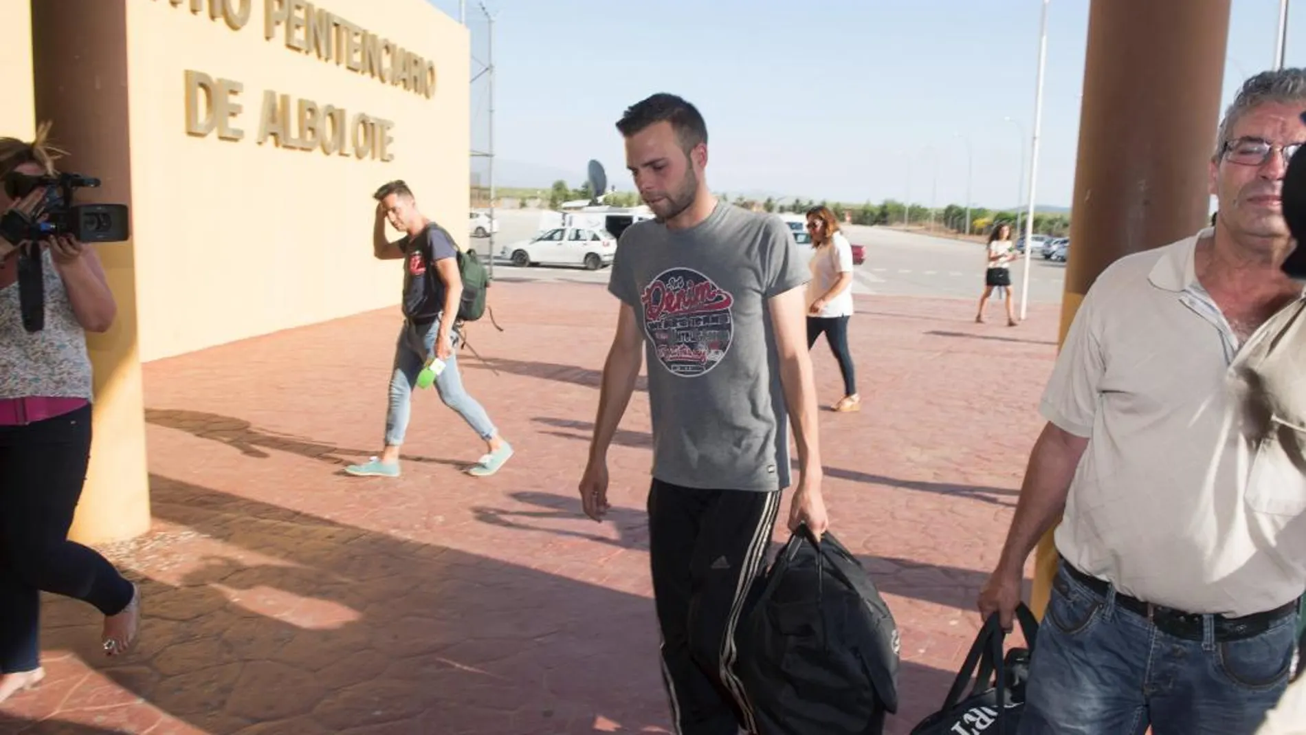 ¿Gastó 80 euros de una tarjeta engañado o pertenece a una banda criminal?