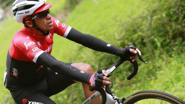 Alberto Contador, durante la vigésima etapa de la Vuelta Ciclista a España 2017, con salida en la localidad de Corvera de Asturias y meta en el Alto de L'Angliru