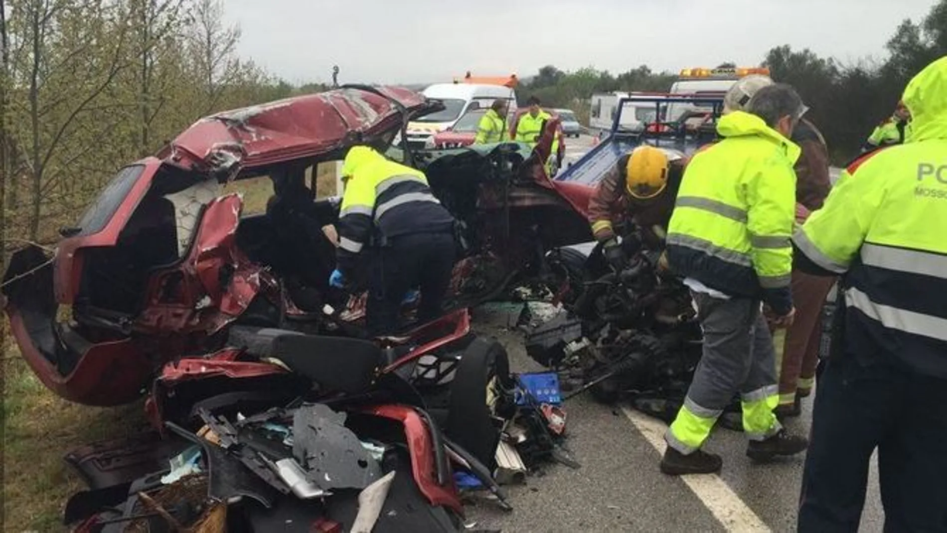 Siete personas han muerto y otra ha resultado herida grave en un choque frontal entre dos vehículos que se ha producido hoy en la N-II.