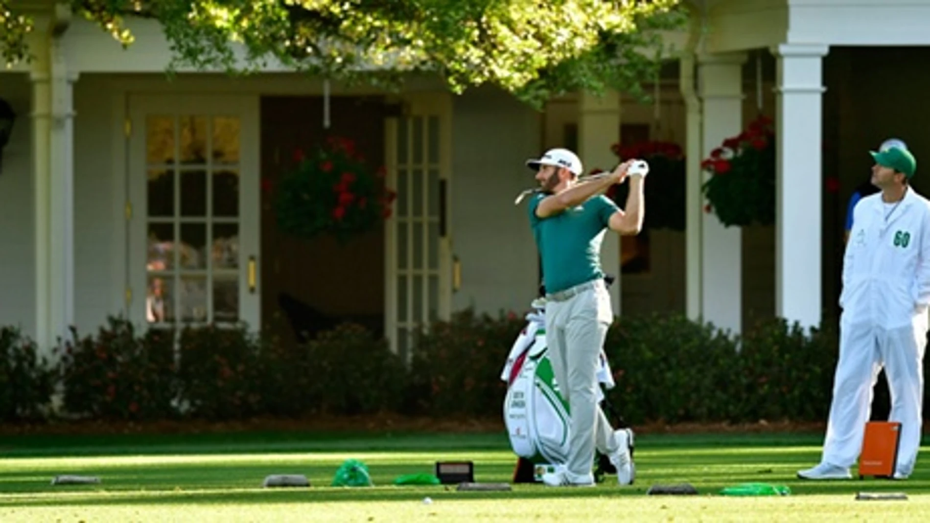 Dustin Johnson practicando en Augusta