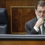 El presidente del Gobierno, Mariano Rajoy, durante la sesión de control/J. Fdez.-Largo