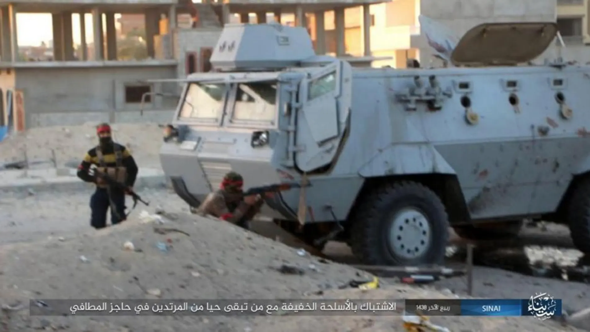 Foto colgada en una web afin al grupo Estado Islámico en el Sinai, de un ataque, el pasado 9 de enro a un puesto de control de policía