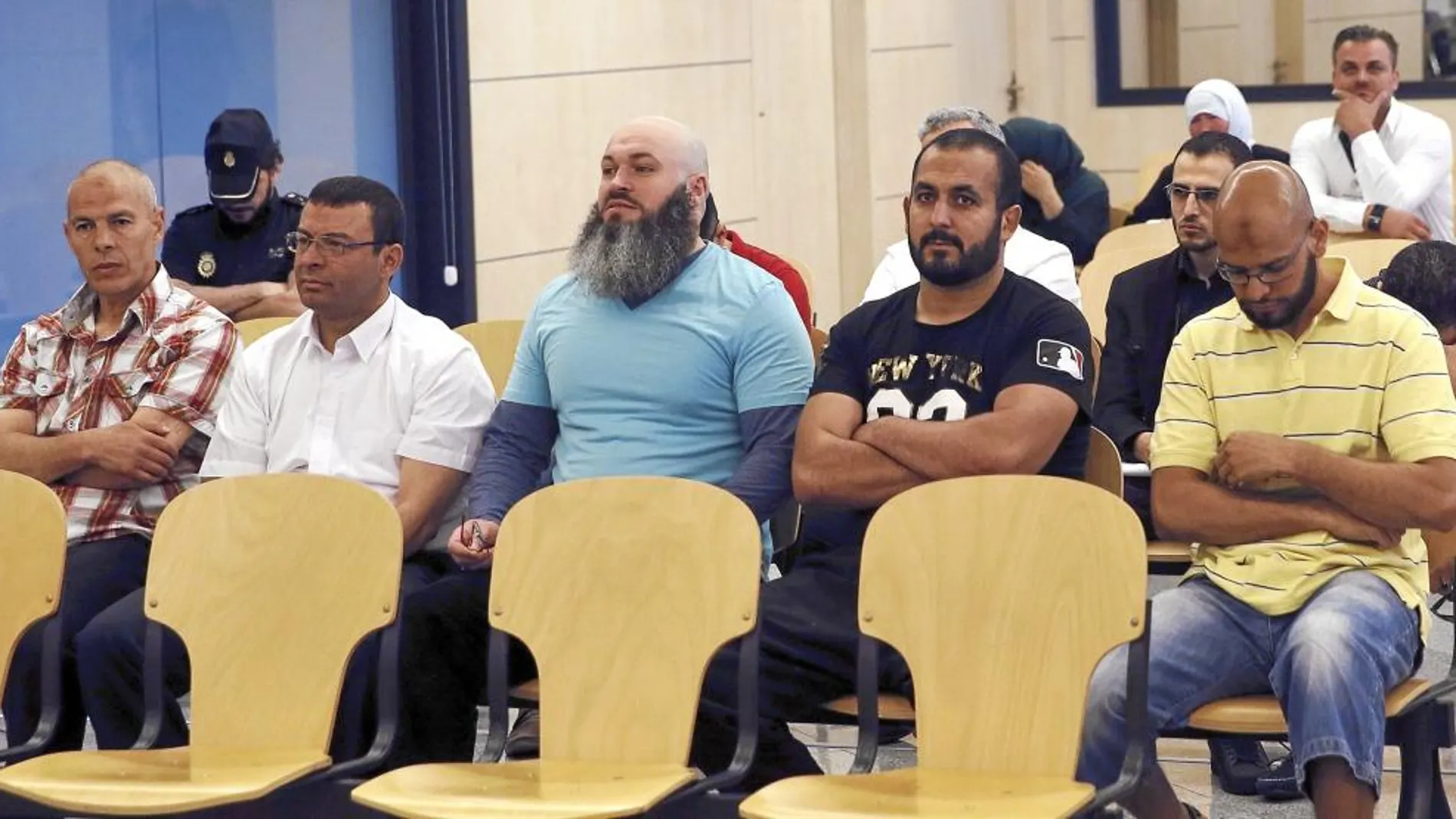 Los acusados, ayer, durante la primera sesión del juicio que se celebra en la sede de la Audiencia Nacional en San Fernando de Henares