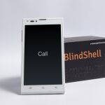 Fotografía facilitada por Foxconn de BlindShell, el primer móvil con monitor táctil apto para invidentes, diseñado por un equipo de la Universidad Politécnica de Praga (CVUT) y que saldrá en breve al mercado
