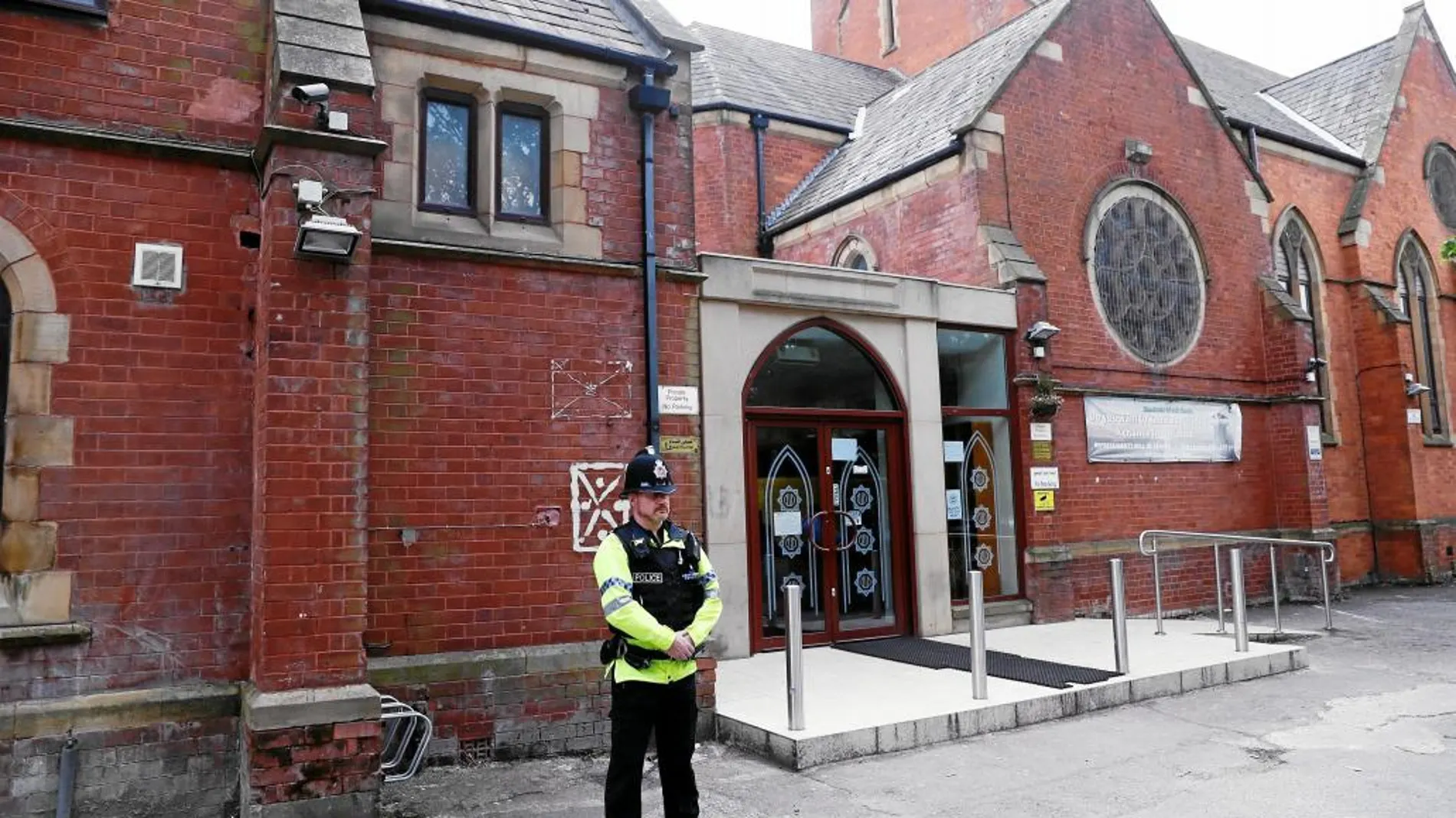 ¡Los agentes de Manchester protegen ahora la mezquita de Didsbury por miedo a ataques islamófobos contra los fieles