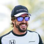 Fernando Alonso, sonriente, participará en las 24 Horas de Daytona