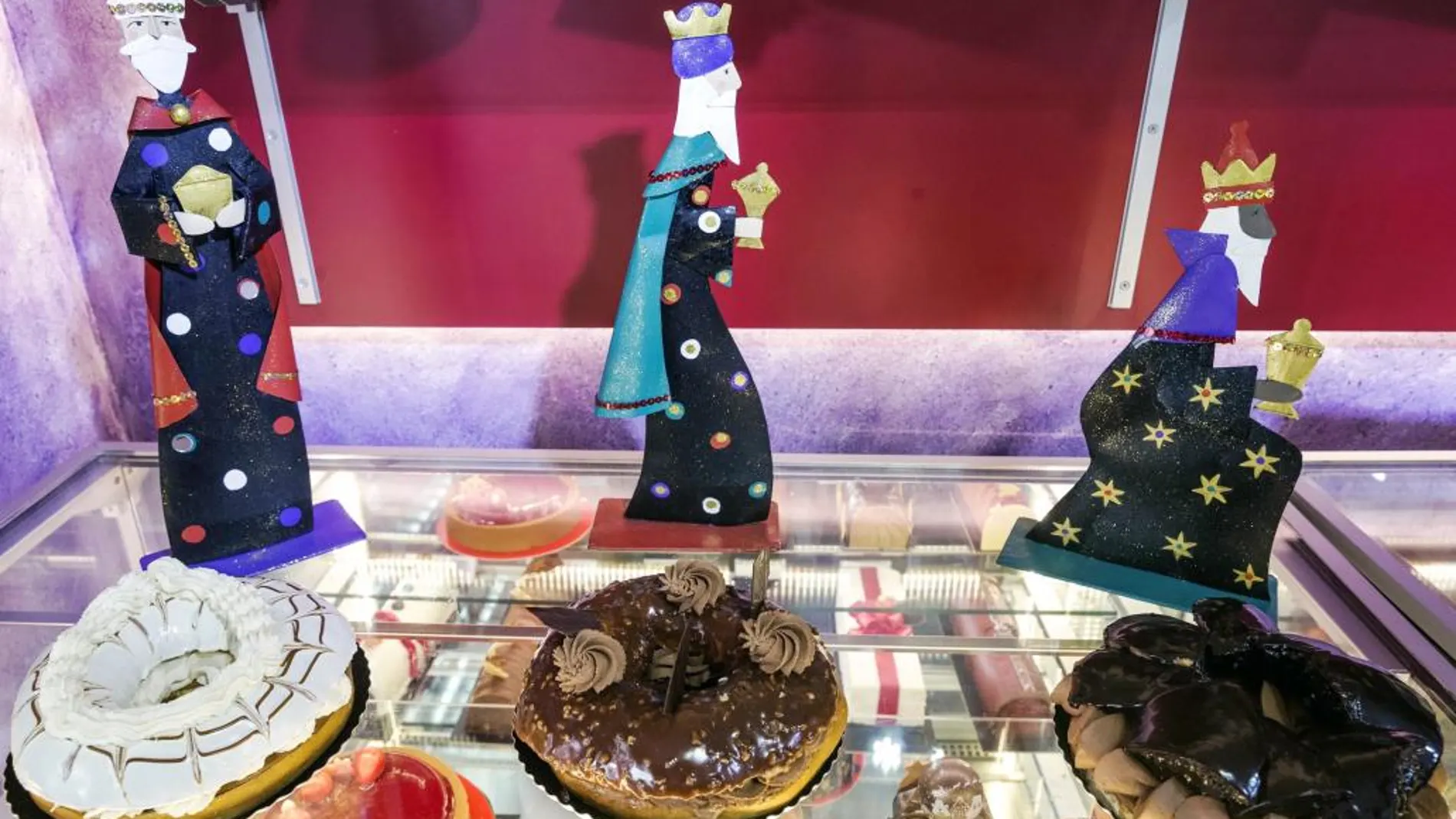 En la pastelería Nunes este año la mousse de vainilla y el chocolate de Madagascar rellenan sus «roscones de colección». No se pierda el del «cuarto rey», de galleta