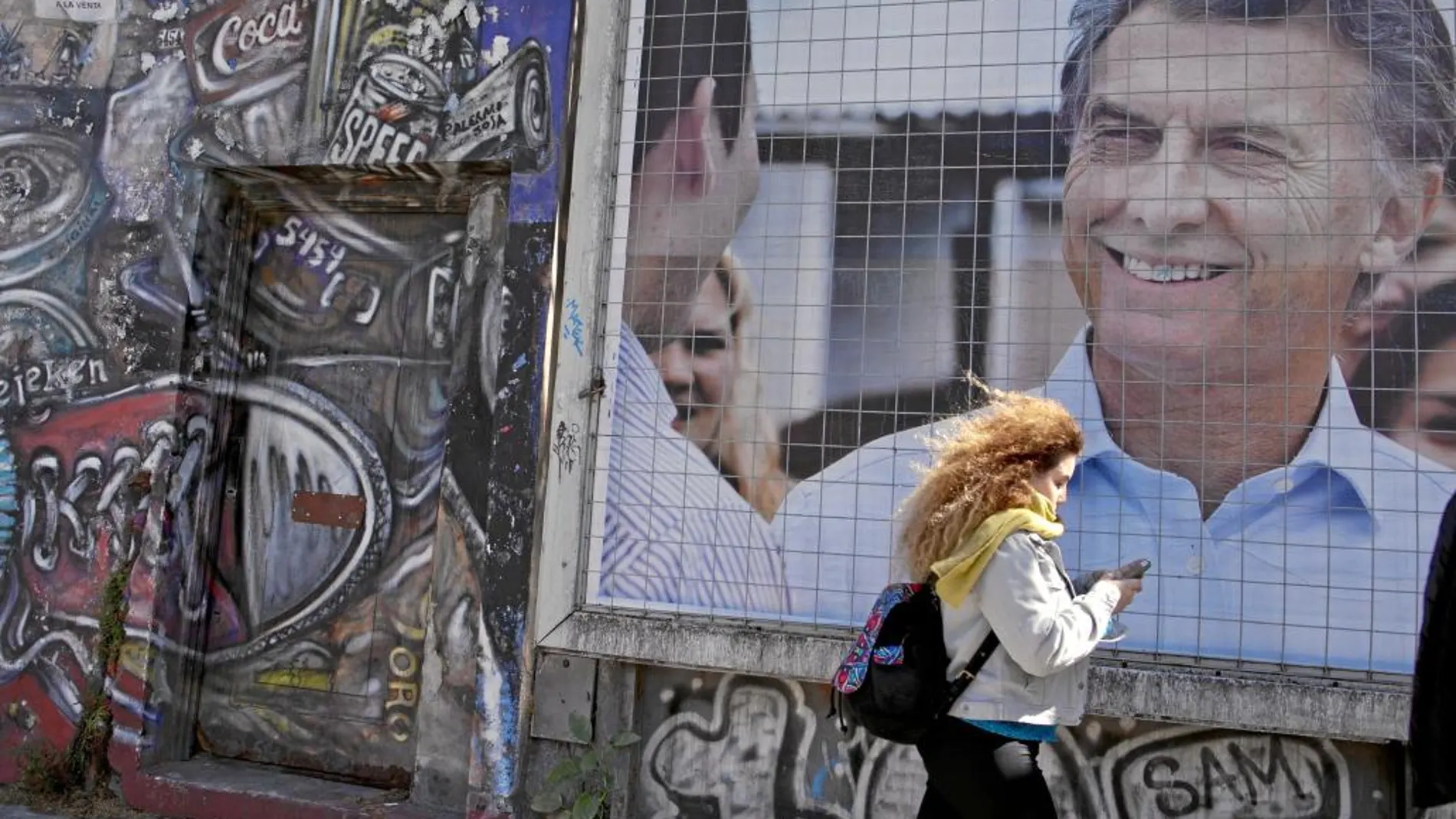MAURICIO MACRI (en el cartel electoral), 56 años, aspirante opositor que apuesta por acabar con la dinastía de los «K»