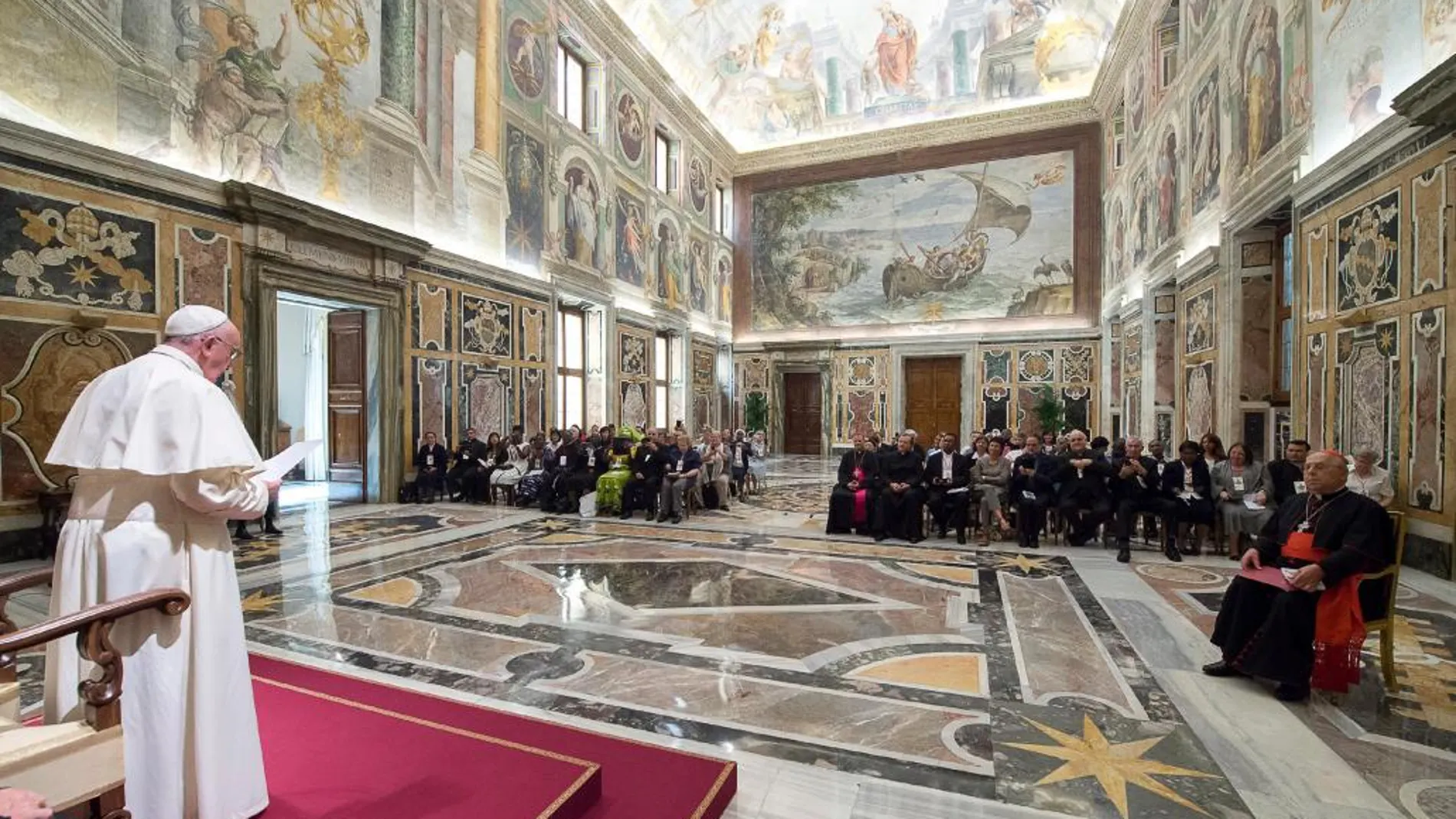 El Papa participa en un simposio internacional sobre personas que viven en la calle