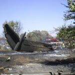 Imagen de la cola del avión siniestrado el 20 de agosto de 2008 durante la maniobra de despegue en la Terminal 4 del aeropuerto de Barajas