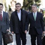 El concejal del grupo popular en el Ayuntamiento de Valencia, Cristóbal Grau (c), a su llegada a la Ciudad de la Justicia