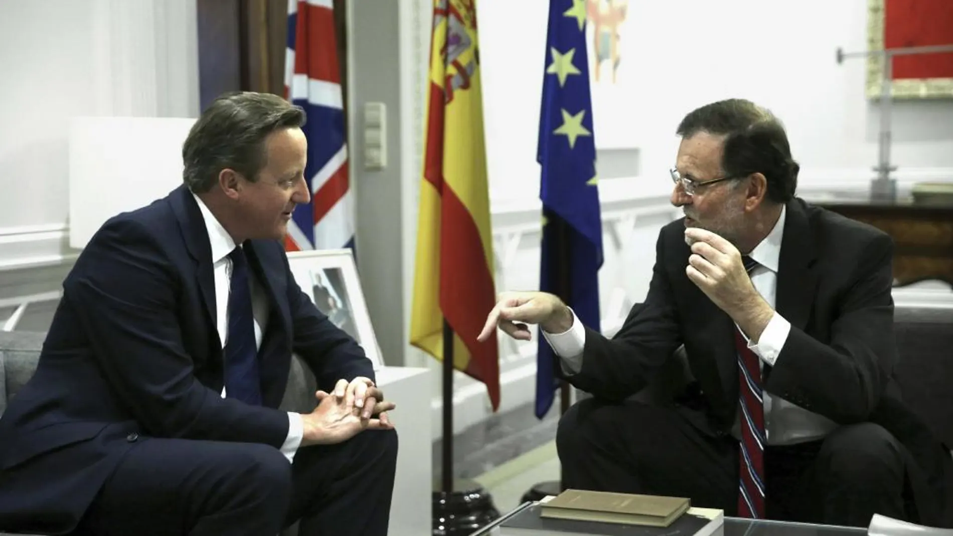 Mariano Rajoy y el primer ministro británico, David Cameron, durante la reunión que han mantenido hoy en el Palacio de La Moncloa.