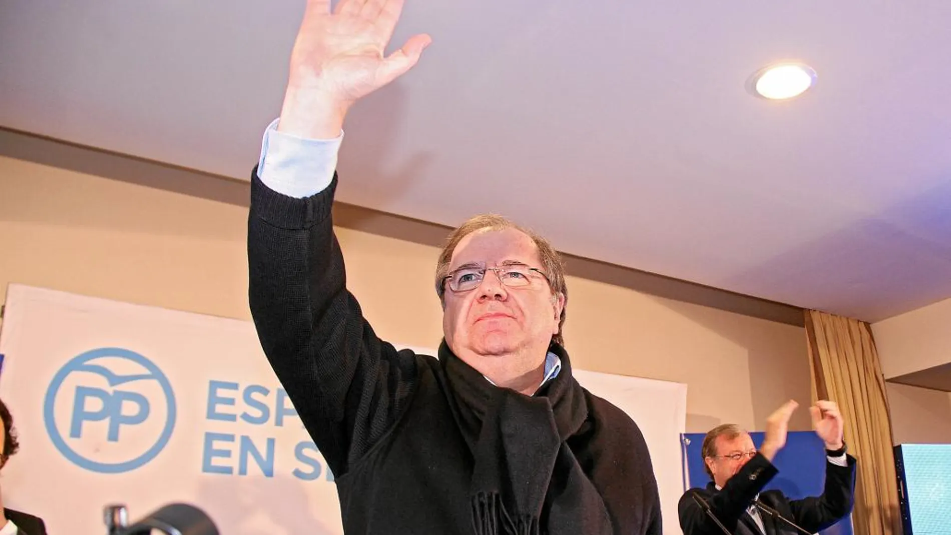 Juan Vicente Herrera en el acto celebrado en León junto al alcalde de la ciudad, Antonio Silván