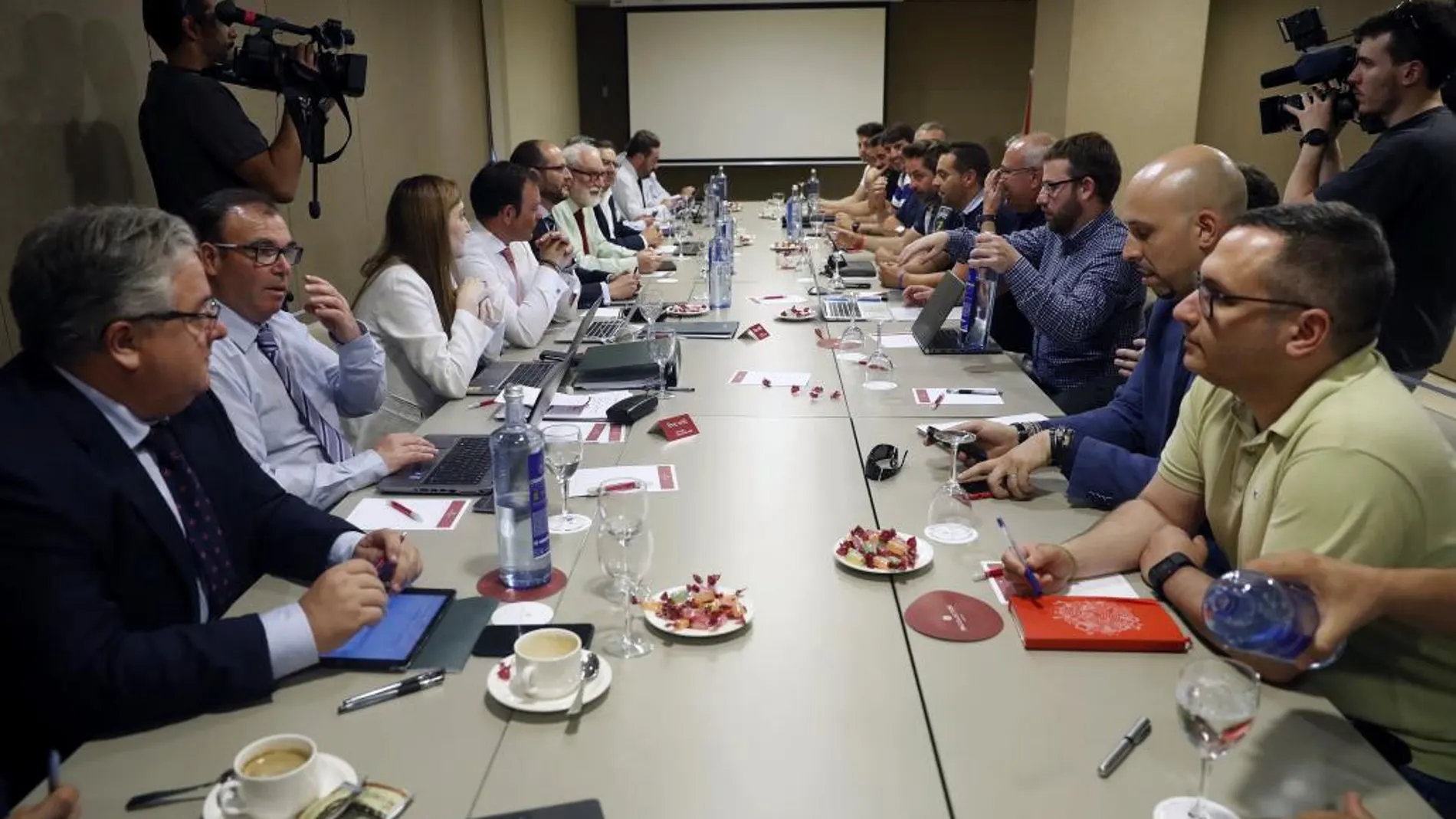 Reunión de Anesco con los representanes de los estibadores