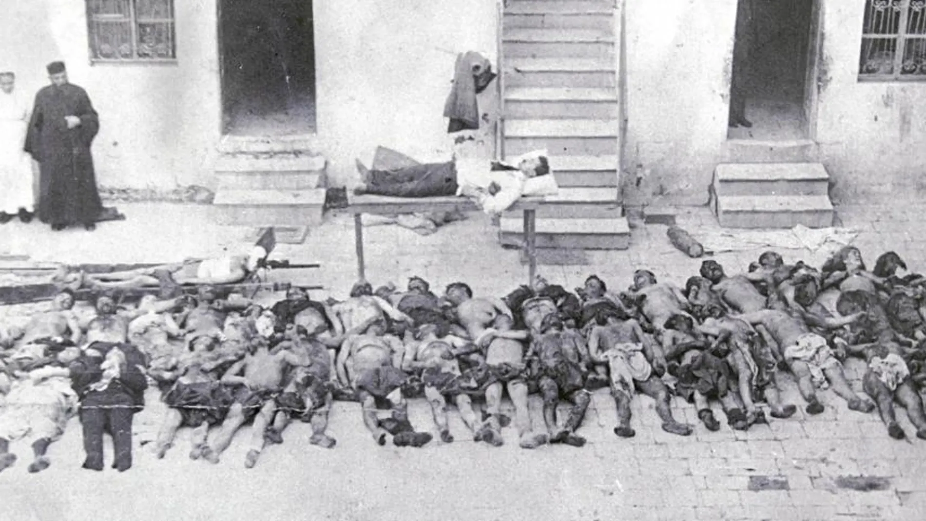Imagen histórica de decenas de cadáveres de armenios