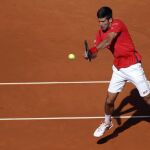 Novak Djokovic durante el partido contra el croata Borna Coric, en la segunda ronda del abierto de tenis Mutua Madrid Open.