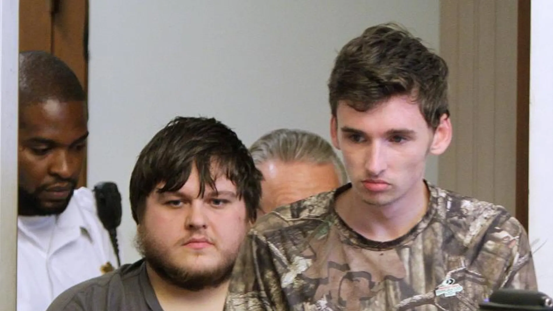 James Stumbo y Kevin Norton fueron detenidos con un rifle, una escopeta y un cuchillo