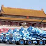 Misiles DF-10 durante el desfile militar de ayer en la plaza de Tiananmen, en Pekín