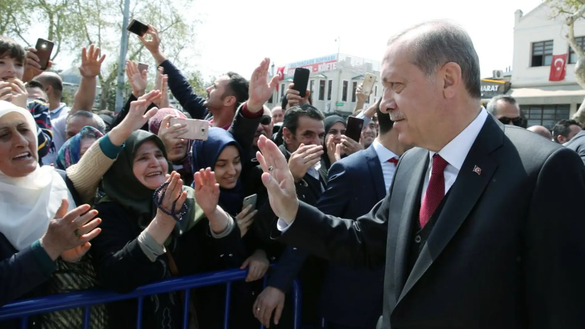 El presidente turco Tayyip Erdogan celebra su victoria