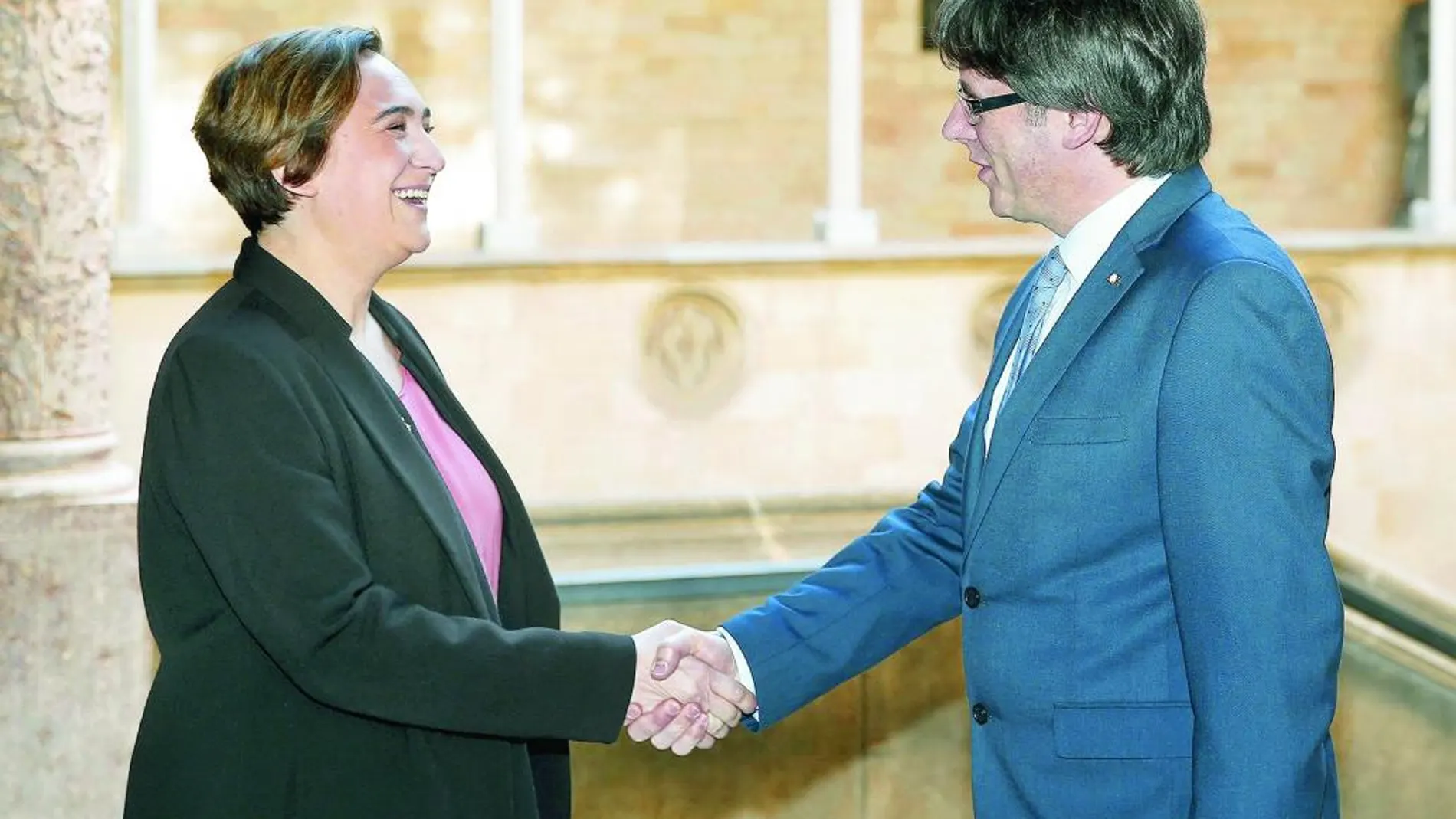La alcaldesa de Barcelona se reunió durante dos horas con el presidente de la Generalitat en un clima total de cooperación
