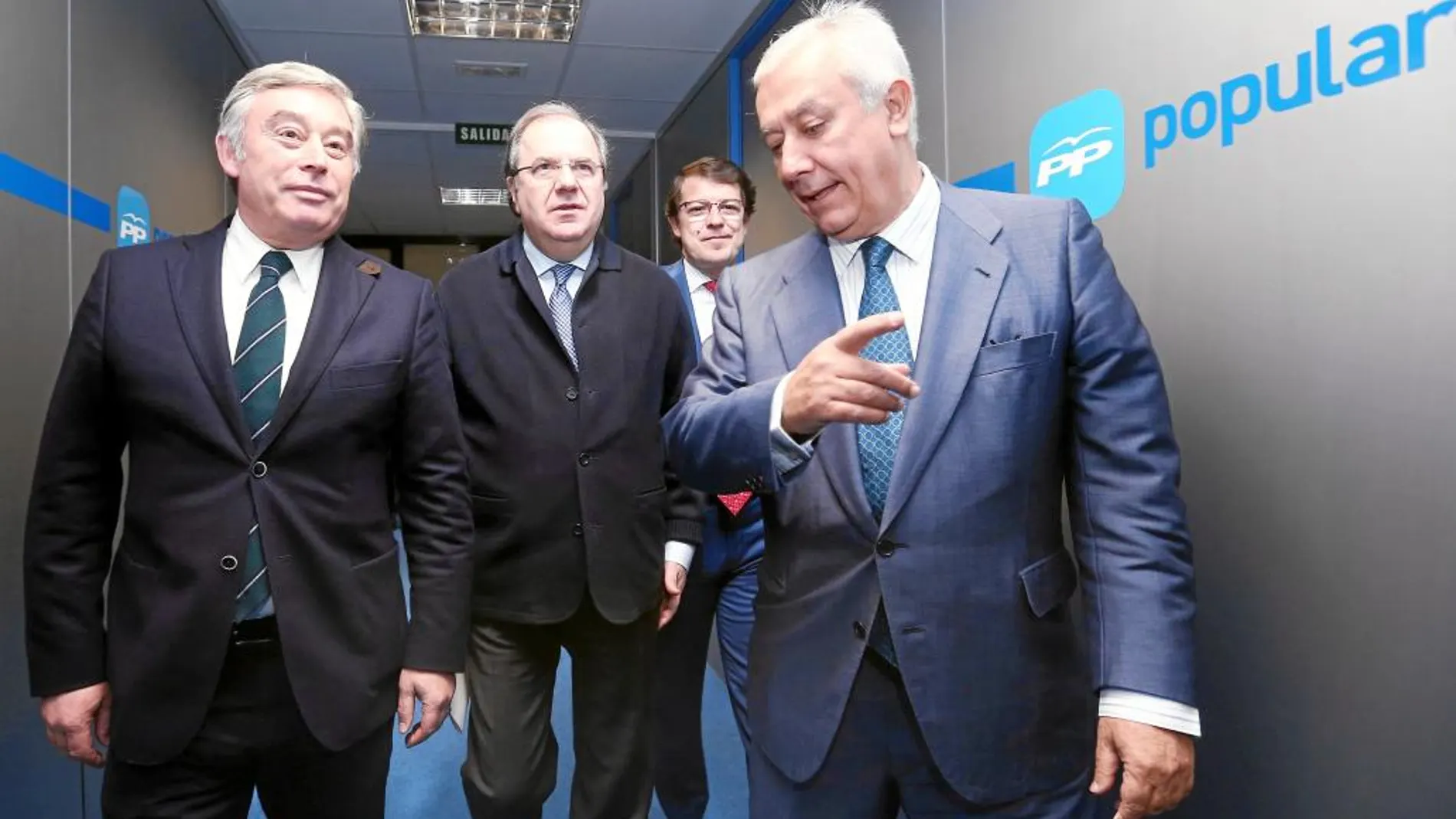 Herrera llega a la sede del PP regional junto a Fernández Mañueco, Javier Arenas y José Manuel Barreiro