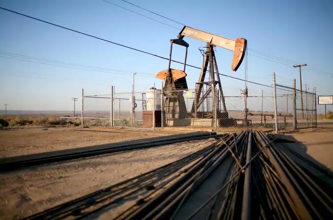 El petróleo recupera terreno entre temores por la volatilidad del mercado