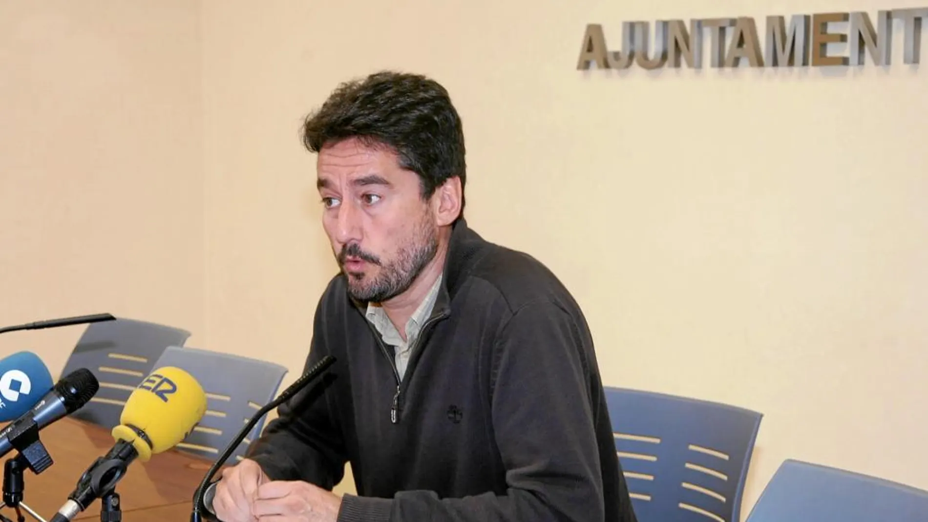 El vicealcalde, Jordi Peris, informó de la Junta de Gobierno a la que no asistió Joan Ribó