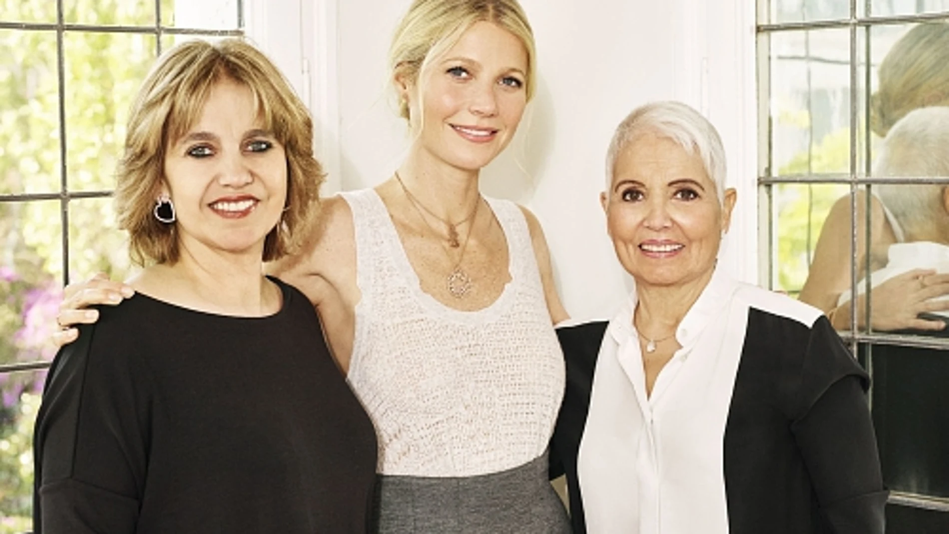 La vicepresidenta corporativa de la firma, Rosa Tous y sus fundadoras, Gwyneth Paltrow y Rosa Oriol