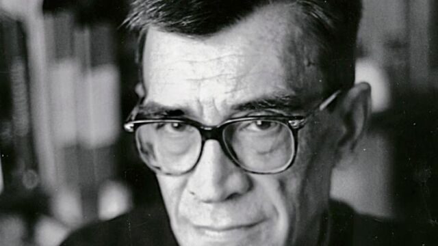 Carlos Pujol en una de sus características poses