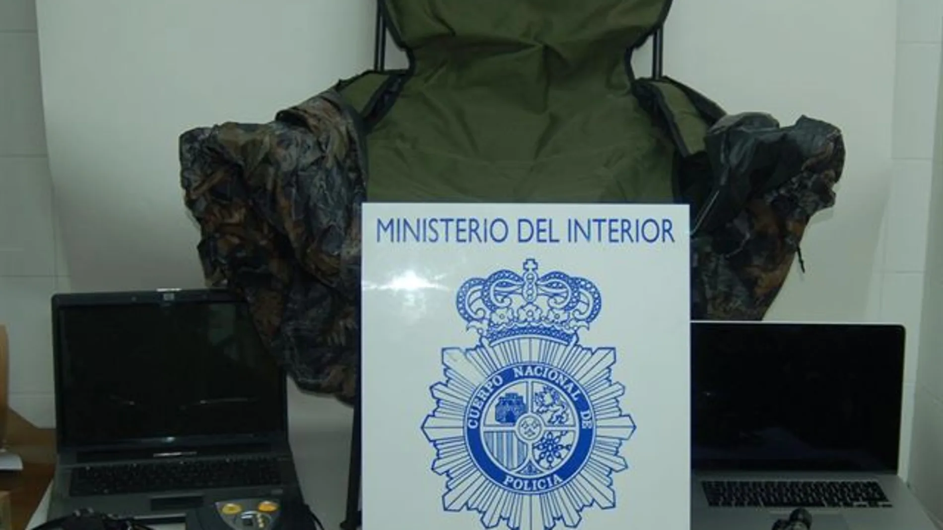 Imagen con el material incautado al detenido