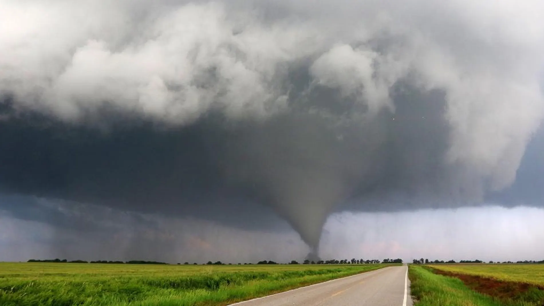 El tornado dañó una veintena de casas