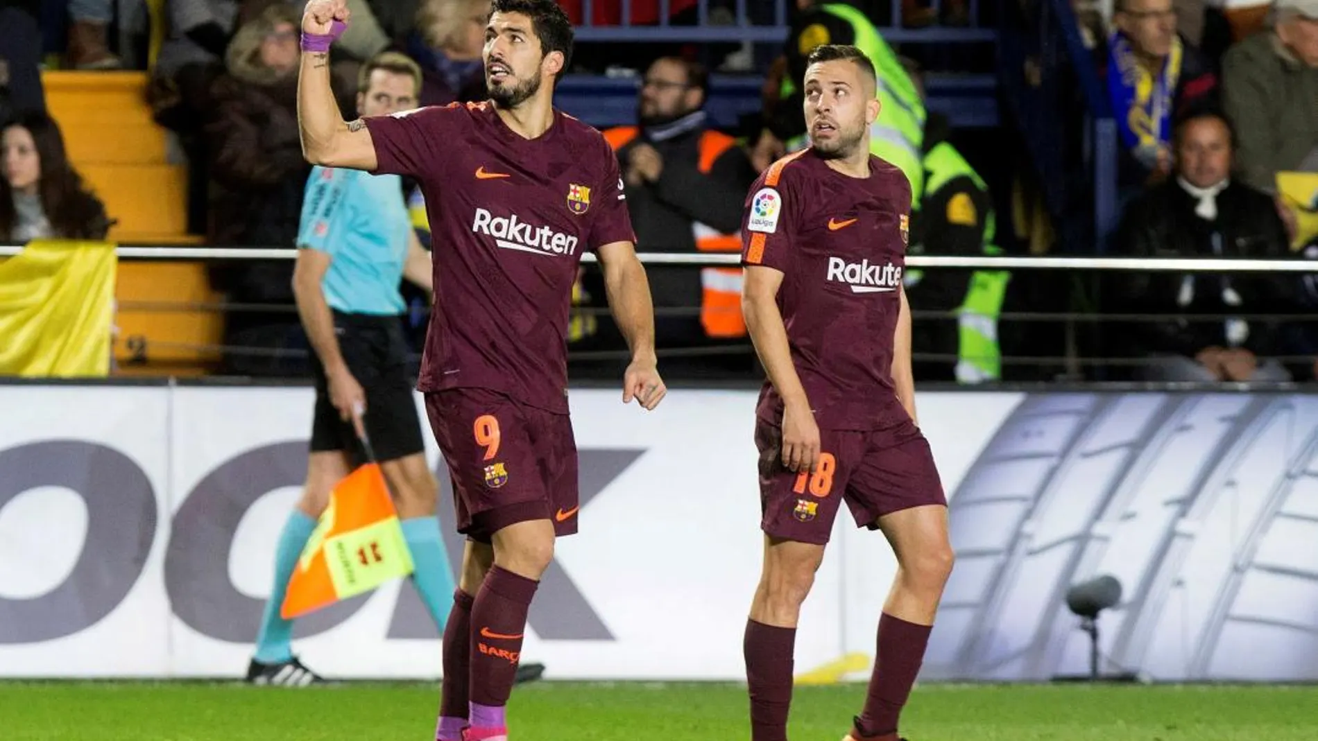 Luis Suárez celebra tras marcar el primer gol ante el Villarreal. EFE/Domenech Castelló