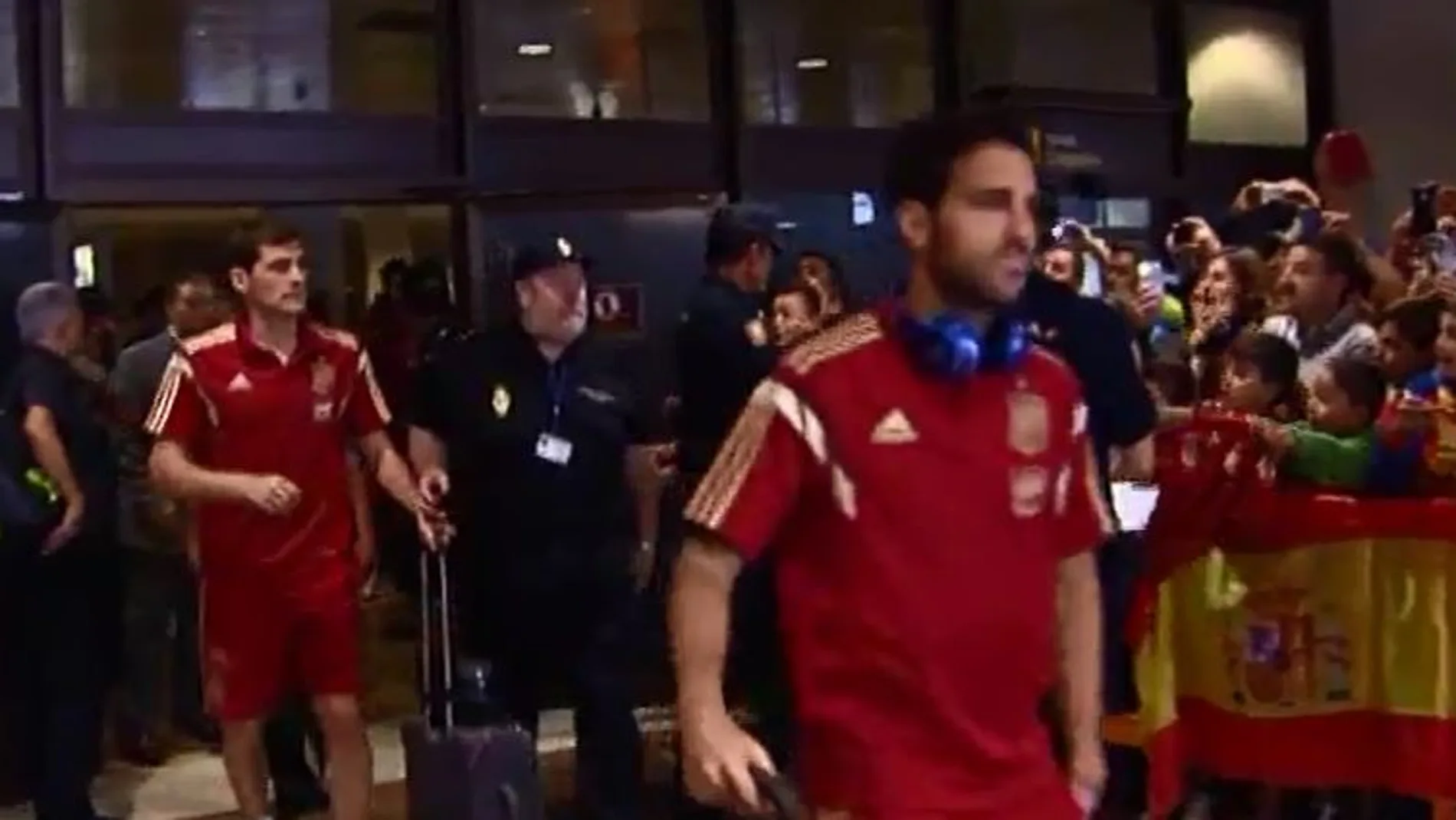 Los jugadores de la selección a su llegada al aeropuerto de Asturias