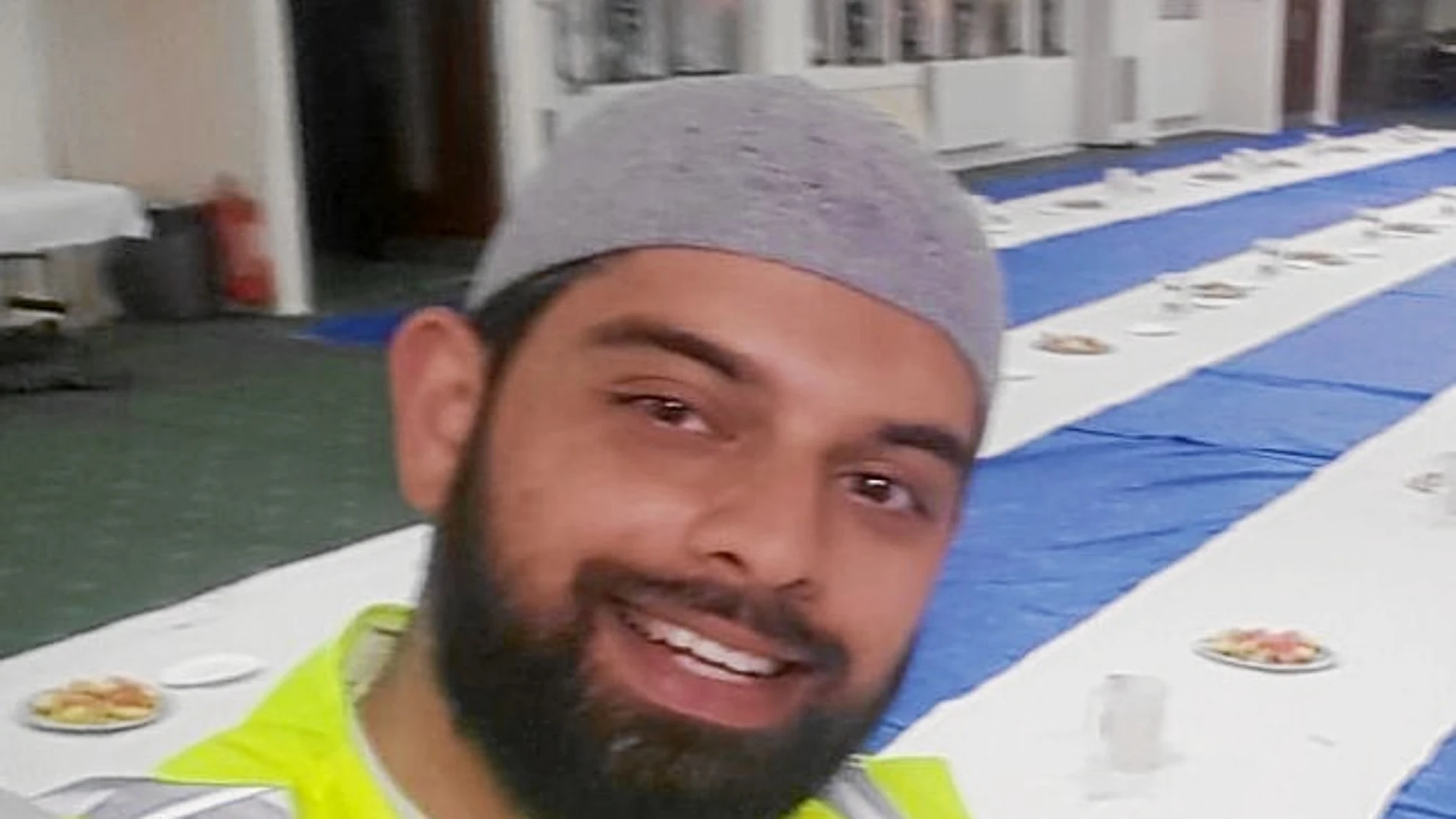 Mohamad Islam, de 26 años, miembro de la Mezquita Central de esta ciudad británica