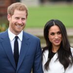 En príncipe Enrique y Meghan Markle en el Palacio de Kensington Palace