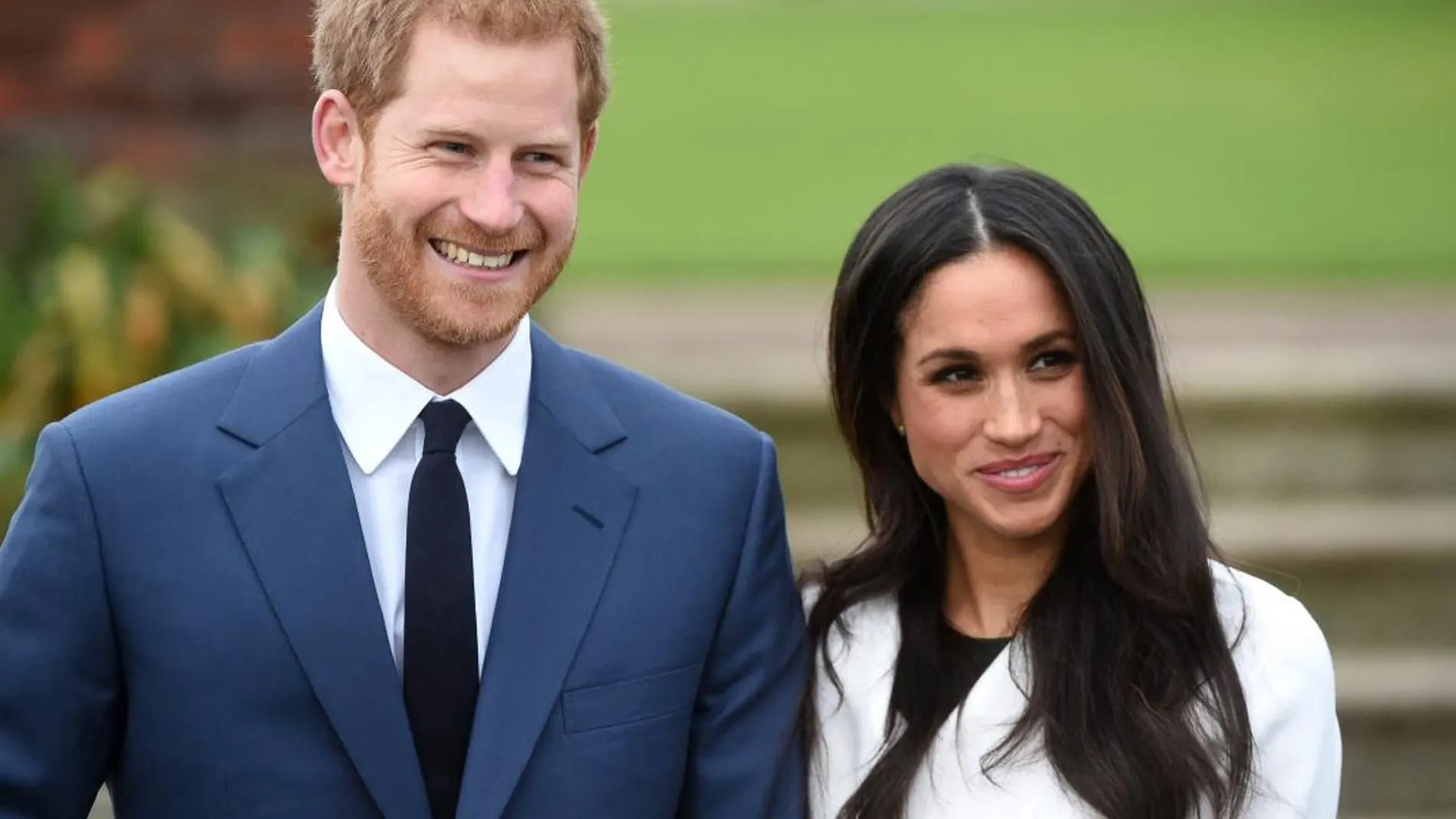 En príncipe Enrique y Meghan Markle en el Palacio de Kensington Palace