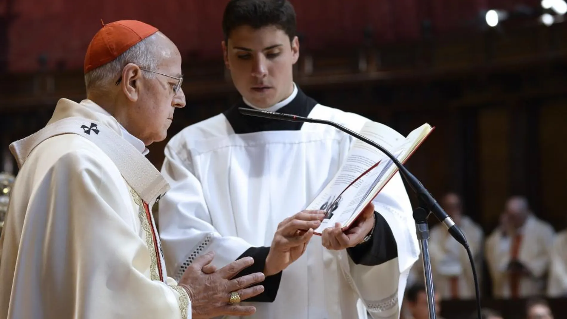 El cardenal Ricardo Blázquez preside la eucaristía en la catedral de Valladolid, en el día de su 75 cumpleaños.