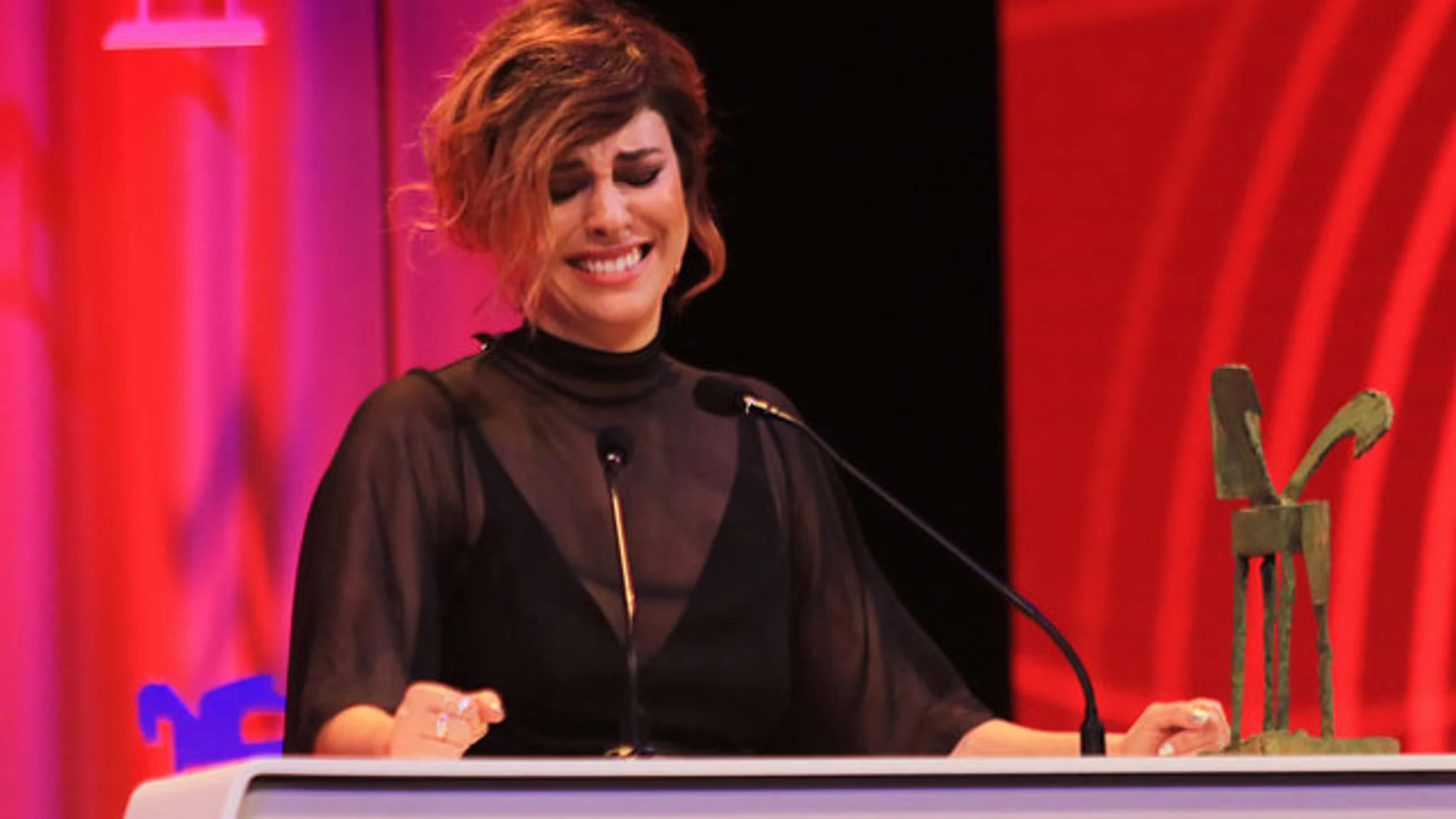 Blanca Suárez recibe muy emocionada el Premio Ondas