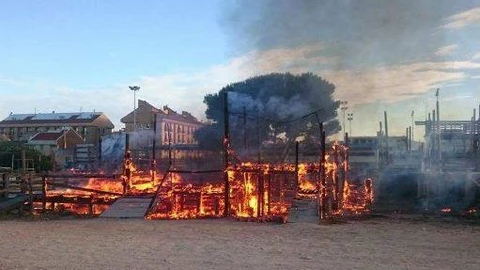 Plaza de toros de Campredó en llamas