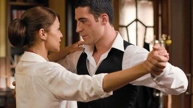 Paula Echevarría y Miguel Ángel Silvestre en «Velvet»
