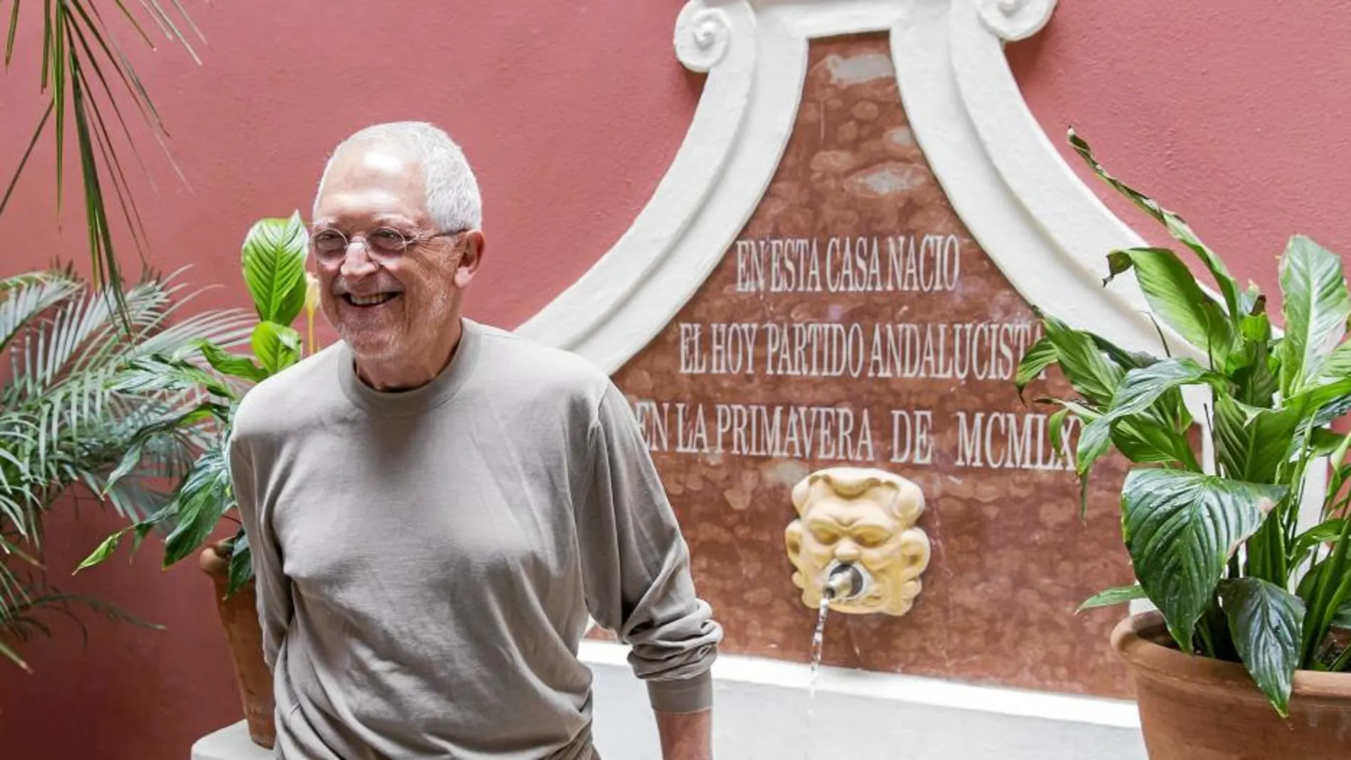Alejandro Rojas-Marcos, ayer en la casa sevillana donde fundó en 1965 el Partido Andalucista