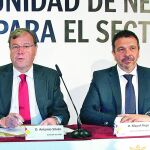 El alcalde de León, Antonio Silván, junto con el director del Incibe, Miguel Rego