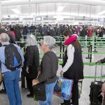 El aeropuerto barcelonés de El Prat volvió a registrar ayer retenciones por la nueva normativa antiterrorista