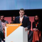 El presidente de Ciudadanos, Albert Rivera (c), durante su intervención en la IV Asamblea General de Ciudadanos que se celebra en el Teatro Nuevo Coslada